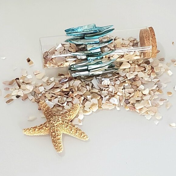 Vintage Shell Cuff Bracelet - Natural Shell (Mother-of-Pearl (dyed) Jewelry - Picture 3 of 10